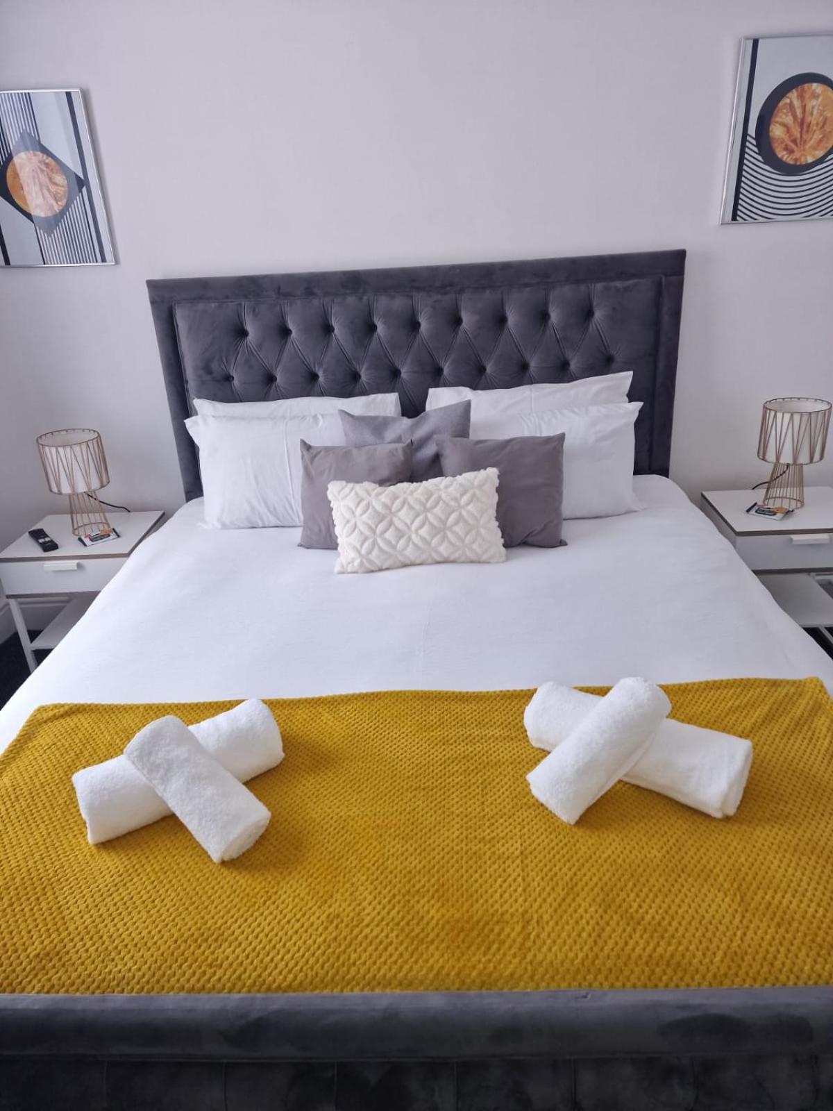 Apartment Shm M6 J7 Free Parking Great For Long Or Short Term 10 Min Drive To Centre & M5 Bus Stop And Shops Outside Birmingham
