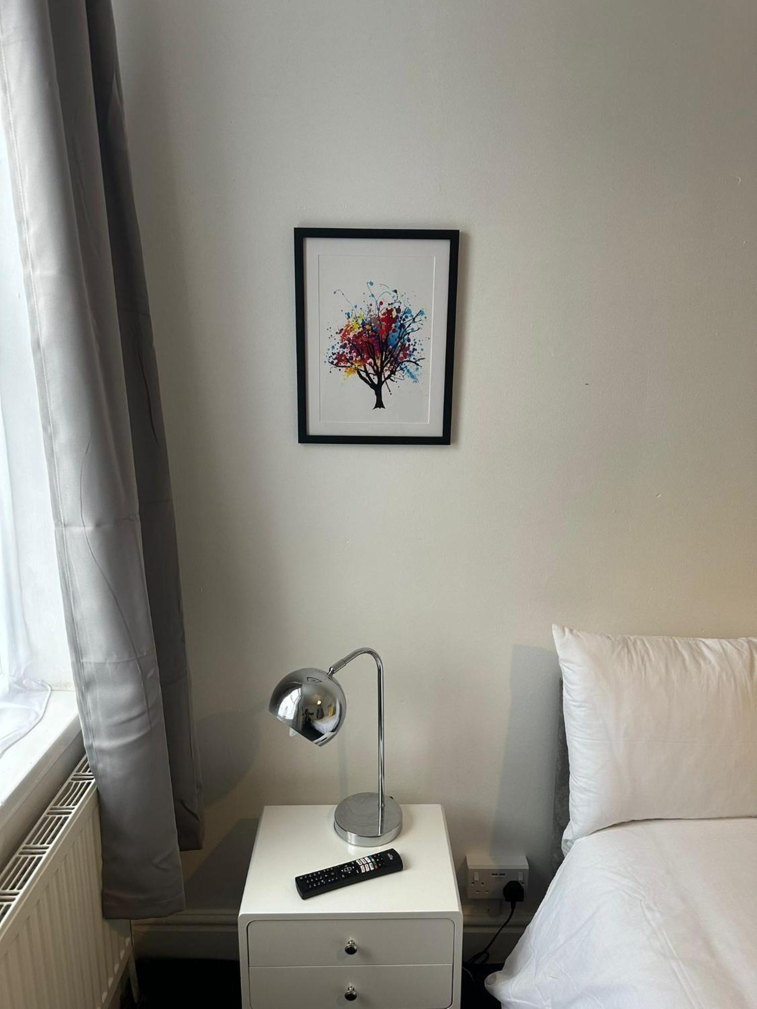 Apartment Shm M6 J7 Free Parking Great For Long Or Short Term 10 Min Drive To Centre & M5 Bus Stop And Shops Outside *